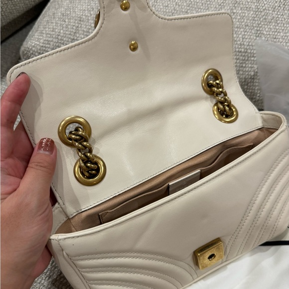 Authentic Gucci Marmont mini bag in white - Picture 11 of 16